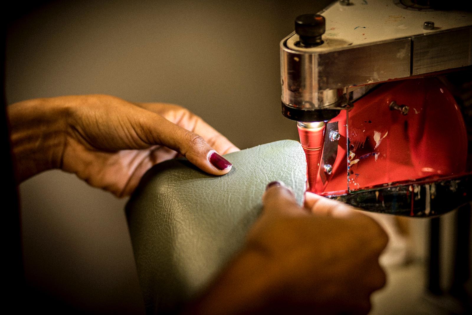 Leather coloring in a Tuscan atelier