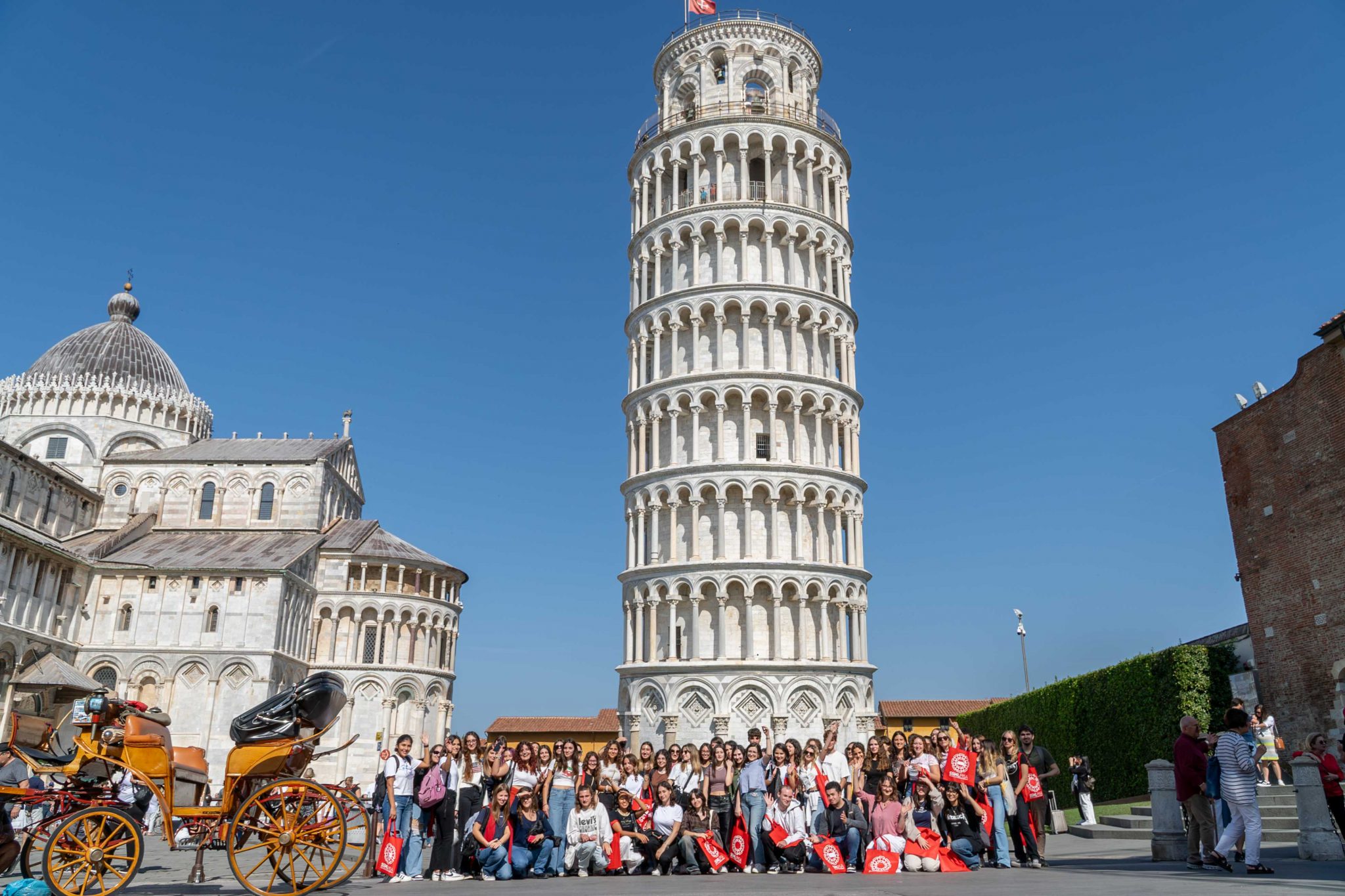 SSML Pisa students at the Leaning Tower