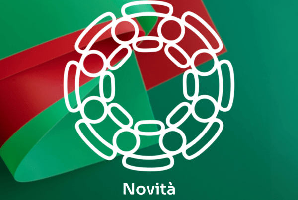 Logo SSML su sfondo con disegno astratto Rosso e Verde e la scritta Novità